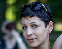 Přihlašte se nebo registrujte a přidejte si autora do oblíbených. Adela Elbel Homosexualita Je Normalni A Proto Chci Aby Ji Tak Vnimaly I Me Deti Pro Zeny Blesk Cz