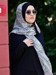 Merhaba arkadaşlar bugün sizler için değişik şal ve boyunluk modellerini bir araya getirdim. Dugunlere Ozel Sal Modelleri