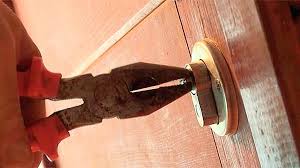 For any of a variety of reasons, occasionally car keys won't turn in the door. How To Open A Door Lock Without A Key Ways To Open Different Locks