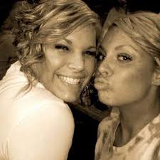 Kelli Valentine (@kellivalentine)