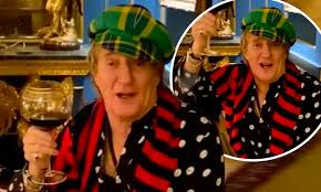 Rod stewart and robbie williams fairytales (the christmas present 2020). Rod Stewart Embraces His Scottish Roots As He Welcomes 2021 In A Tartan Hat And Plays Bagpipe Music Daily Mail Online