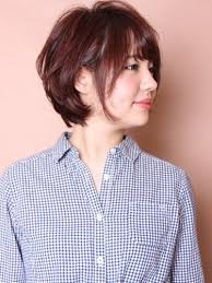 ショートボブ くせ毛を生かした黒髪ヘアスタイル ショートヘア ショートボブ 髪型総合情報 b cafe ショートボブ くせ毛 40代 ヘアスタイル ショート ヘアスタイル