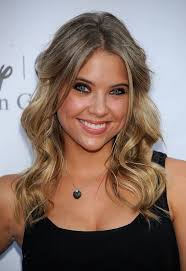 Chloe' Floyd (chloemichelle87)