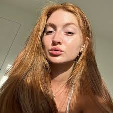 Aleta Higgins's Instagram, Twitter & Facebook