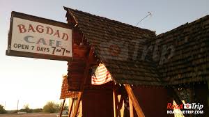 The weather is outstanding and the scenery is spectacular. Bagdad Cafe Sur La Route 66