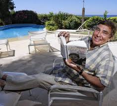 Stephen K Mack Auf Twitter Every Day A Tf1 Host Tells Us How He Courageously Overcomes The Test Of Confinement Today It S Jean Pierre Foucault In Close Up Confined To His Villa In Carry