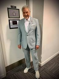 This is the official twitter page for tom jones. Facebook
