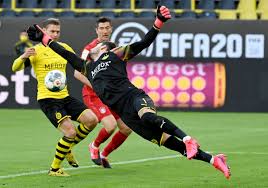 Eine woche, nachdem der weltfußballer die legendäre marke. Elfmeter Drama Fur Borussia Dortmund Kimmich Chippt Bayern In Richtung Meisterschaft