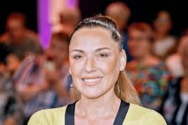 Sommerhaus der Stars“-Kandidatin wirft Mitstreiter Messerattacke vor