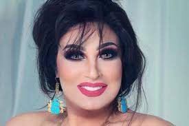 رفض والداها دخولَ عالمِ الفن والرقص فهربت مع خالها واحترفتهما بعد ذلك، تزوجت من رجل أعمال وأنجبا ابنتهما الكبري عزة التي دخلت التمثيل وبعد انفصالها منه تزوجت عدة مرات، وزوجها الحالي هو. Ø§Ø­Ø°Ø±ÙˆØ§ Ø±ÙŠØ¬ÙŠÙ… ÙÙŠÙÙŠ Ø¹Ø¨Ø¯Ù‡ ÙƒØ§Ø¯Øª Ø£Ù† ØªÙ…ÙˆØª ÙˆÙÙ‚Ø¯Øª Ù‚Ø¯Ø±ØªÙ‡Ø§ Ø¹Ù„Ù‰ Ø§Ù„Ø³ÙŠØ± Ù…Ø¬Ù„Ø© Ø§Ù„Ø¬Ù…ÙŠÙ„Ø©