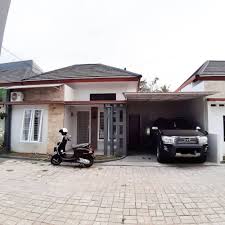 Gambar garasi motor samping rumah seperti contoh ini sangat sederhana hanya dengan menambahkan atap dan tiang dibagian depan untuk membuat gatasi dengan konsep terbuka. Inspirasi Rumah Tipe 90 Ruang Makan Bisa Jadi Garasi Motor