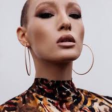 Tetap Cantik! Artis-Artis Dunia Ini Pernah Berkepala Botak