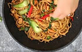 La Meilleure Recette De Lo Mein Au Poulet Recettes De Cuisine Recette Recette De Plat