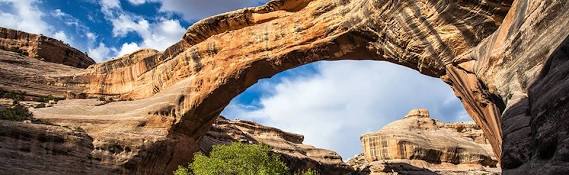 Le majestueux pont naturel de Sipapu, géant de grès sculpté par l'eau, un circuit atypique Evasion Forever Voyages