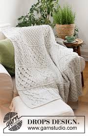 Häkeln ist eine art zu stricken oder maschen zu machen, um muster zu bilden. Celtic Comfort Drops 203 1 Kostenlose Hakelanleitungen Von Drops Design
