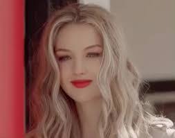 Lily Kraus's Instagram, Twitter & Facebook