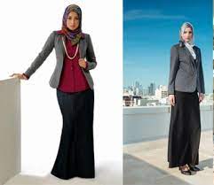 Kakinya yang putih mulus dan indah itu kini berada tepat di wajahku, kutegakkan kepalaku. Pakai Baju Kurung Bersama Blazer Melanggar Etika Berpakaian