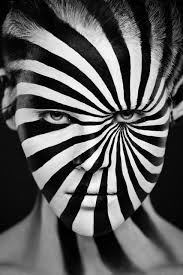 Black And White Creative Illusion Drawings Optical Illusions In Body Art Black And White Face Black And White Portraits Face Art