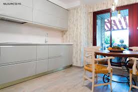 Recomendado para dormitorios principales, cocinas muy modernas, baños, salones. Cocina Moderna Gris Brillo Cocinas Suarco Fabrica Y Diseno De Cocinas