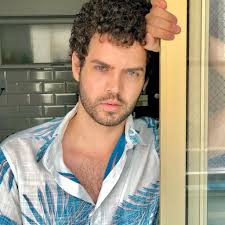 Hairstyles for men with curly hair. 20 Pictures That Prove Curly Hair Men Are Adorable Kaynuli