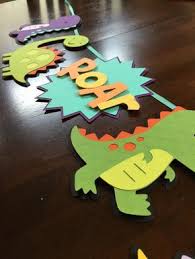 Juegos de dinosaurios gratis, los mejores juegos de dinosaurios, acción, habilidad, plataforma, pintar, animales, dibujo, agilidad, infantil, obstáculos, jurassic park para jugar en línea. Bandera De Dinosaurio Dinosaur Themed Birthday Party Dino Birthday Party Dinosaur Theme Party