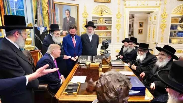 milliyet.com.tr on X: "🇺🇸 Beyaz Saray'da 47 yıl sonra bir ilk! ABD  Başkanı Donald Trump, 1979'dan bu yana Beyaz Saray'da Hasidik Yahudi  hahamlarını Oval Ofis'te ilk kez ağırladı. https://t.co/In6LHyXply" / X