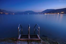 Photos De Lacs Heure Bleue Sur Le Lac D Annecy Et La Plage D Albigny Lac Annecy Annecy Photos De Lacs