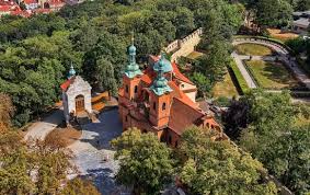 Petrin Hugel Prag 2019 Seilbahn Sehenswurdigkeiten Eintrittspreise Offnungszeiten Aussichtsturm Und Sternwarte Petrin Prag