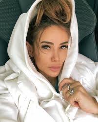 Др / айза после откровенн / айза анохина: Ajza Anohina Pokazala Foto S Sinyakami Na Lice Rasskazav O Posledstviyah Plastiki Shou Biznes Metro