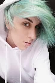 Most emo boys and girls have black or dark brown hair, highlighted with vibrant tones. 42 Super Bright Emo Hair Ideas Lovehairstyles Com