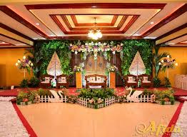 Nah harga tersebut sudah termasuk dengan pelaminan gebyok ataupun minimalis satu set, taman di depan pelaminan, dekorasi pelaminan bunga hidup. Dekorasi Pelaminan Catering Service Wedding Consultant