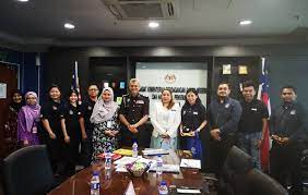 Pada disember lepas, hamzah dilaporkan berkata kerajaan bersetuju menubuhkan majlis tindakan sara hidup negara bagi membantu rakyat mendepani aplikasi itu yang diperkenalkan pada oktober tahun lepas bertujuan memudahkan pengguna membuat perbandingan harga barang di pasar raya di. Mtpn Majlis Tindakan Pengguna Negara