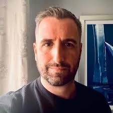 Simon Mackenzie's Instagram, Twitter & Facebook