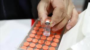 Egy kínai gyártóval már lényegében megállapodtak: Megerkezett A Kinai Vakcina