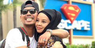 Jom dengarkan single terbaru siti sarah versi akustik yang berjudul semakin eksklusif di facebook dan youtube gegar. Shuib Suka Sedekah Tak Tahu Penat Siti Sarah Buka Rahsia Kejayaan Suami Tempatan Hiburan Trending Cari Infonet
