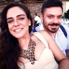 Buket aydın, günümüz itibariyle 36 yaşındadır. Buket Aydin In Kocasi Erce Baykal Kimdir Ne Is Yapiyor Internet Haber
