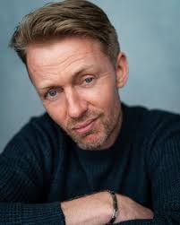 Simon Berry's Instagram, Twitter & Facebook