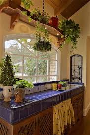Dentro de los azulejos de este estilo podemos encontrar varias tendencias, pero independientemente del tipo de diseño que utilices este no pasará desapercibido para tus visitas. Ideas De Encimeras De Azulejos Para Decorar La Cocina