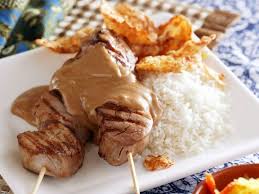 Hahnchenspiesse Auf Asiatische Art Sate Mit Erdnu Rezept Rezepte Ideen Furs Essen Erdnusssosse