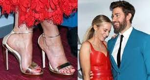 After that, he dated renee zellweger in the year 2007 but did not stay together for long. Emily Blunt S Height Outfits Feet Legs And Net Worth