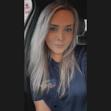 Can anyone recommend a salon that does awesome highlights? Thanks