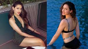 Meet new internet sensation Pragya Jaiswal and alluring pictures are worth  a look!