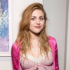 Speaking to us podcast what's the tee?, the daughter of kurt cobain and courtney love opened up about how she grew up only being shown how to live. Kurt Cobain S Daughter Frances Bean Blew Through 11m Inheritance Before Getting Sober Mirror Online