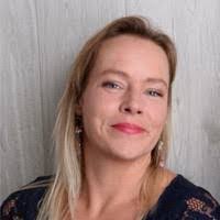 Stephanie Henze's Instagram, Twitter & Facebook