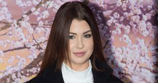 Ma réaction en direct à la vidéo d'enjoyphoenix/marie sur son combat contre l' acné : La Blogueuse Enjoyphoenix S Affiche Meconnaissable Sur Instagram Merci Pour Ce Post Photo