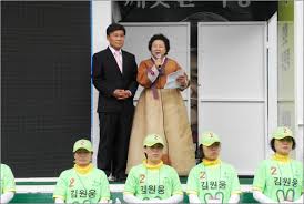 ▲ 줘먹 쥔 김원웅 광복회장 김원웅 광복회장이 24일 국회 소통관에서 기자회견을 열어 친일비호 세력과 결별하지 않는 김원웅 광복회장이 24일 오후 국회 소통관에서 기자회견을 열고 한 말이다. ë…¸ë¬´í˜„ ì „ ëŒ€í†µë ¹ ëˆ„ë‚˜ ë‚˜ë„ í•  ë§ ì¢€ í•´ì•¼ê² ë‹¤ ì •ì¹˜ì¼ë°˜ ì •ì¹˜ ë‰´ìŠ¤ í•œê²¨ë ˆ