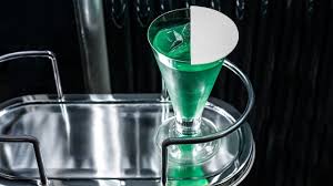 Crema di cacao bianca, latte di cocco, sambuca alla liquirizia, assenzio. Willy Wonka Al Bancone Del Bar Ecco I Cocktail Al Cioccolato La Repubblica