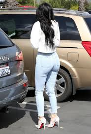 Kylie jenner montre ses fesses et son cameltoe en portant un jean serré à  la sortie dune église Photos Porno, Photos XXX, Images Sexe 3230678 -  PICTOA