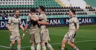 Sonrasında sağ kanatta topu tekrar kazanan beşiktaş'ta diaby bu kez çizgiye inerek topu içeri çevirdi yine denizlispor savunması karşıladı. Denizlispor 0 2 Fenerbahce Mac Sonucu Son Dakika Spor Haberleri