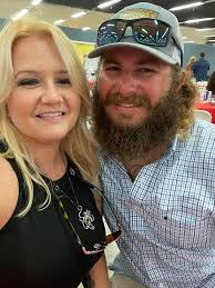 We're looking for the cutest couple in Citrus! 📷 Help us find them! Post  your photo entry below for a chance to win our Valentine's Day Prize-pack,  donated by Waverley Florist &